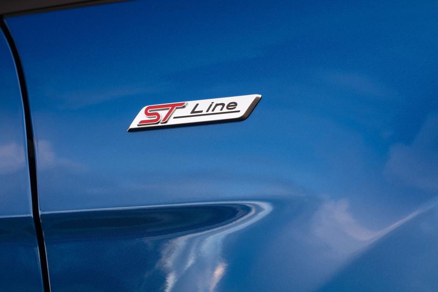 Логотип Ford EcoSport ST-Line 2017 года  (UK) (фото 3 из 10)
